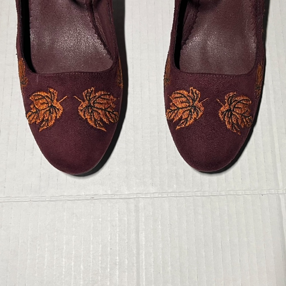 Lulu Hun Lear Embroidered Block Heels - Picture 5 of 15